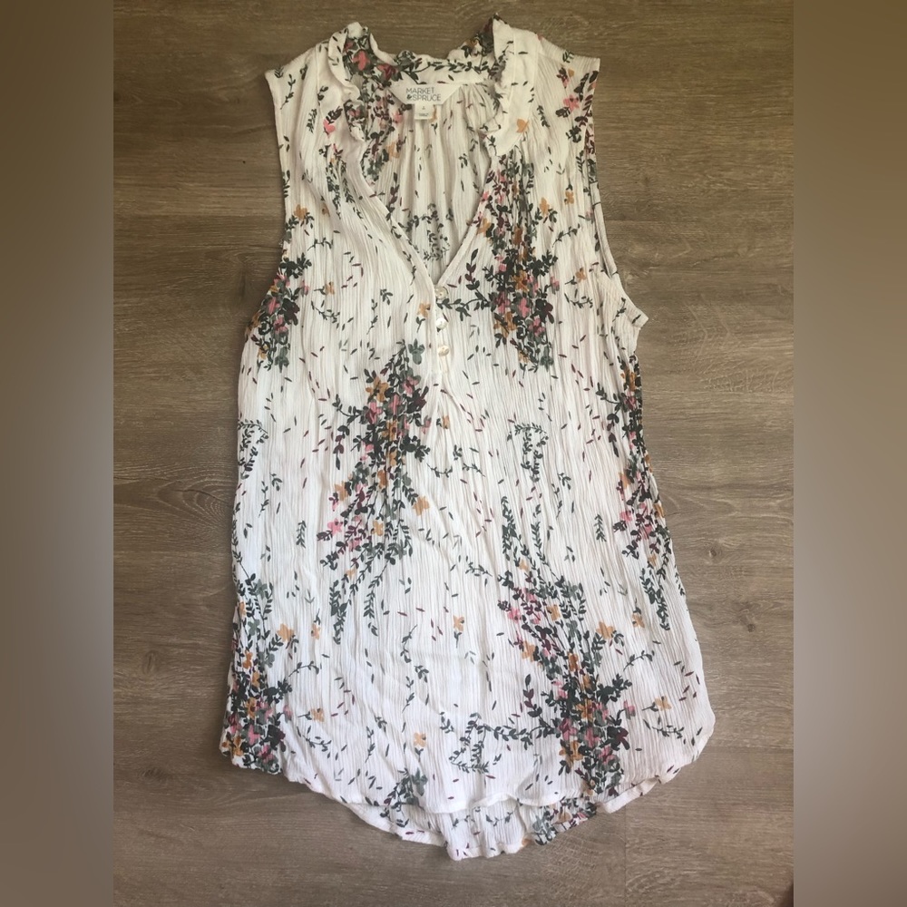 V-neck sleeveless blouse